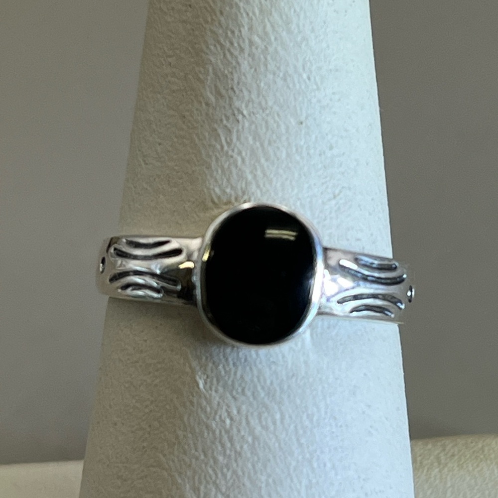 Elegant Sterling Silver and Black Onyx Women's Ring - Picture 2 of 3